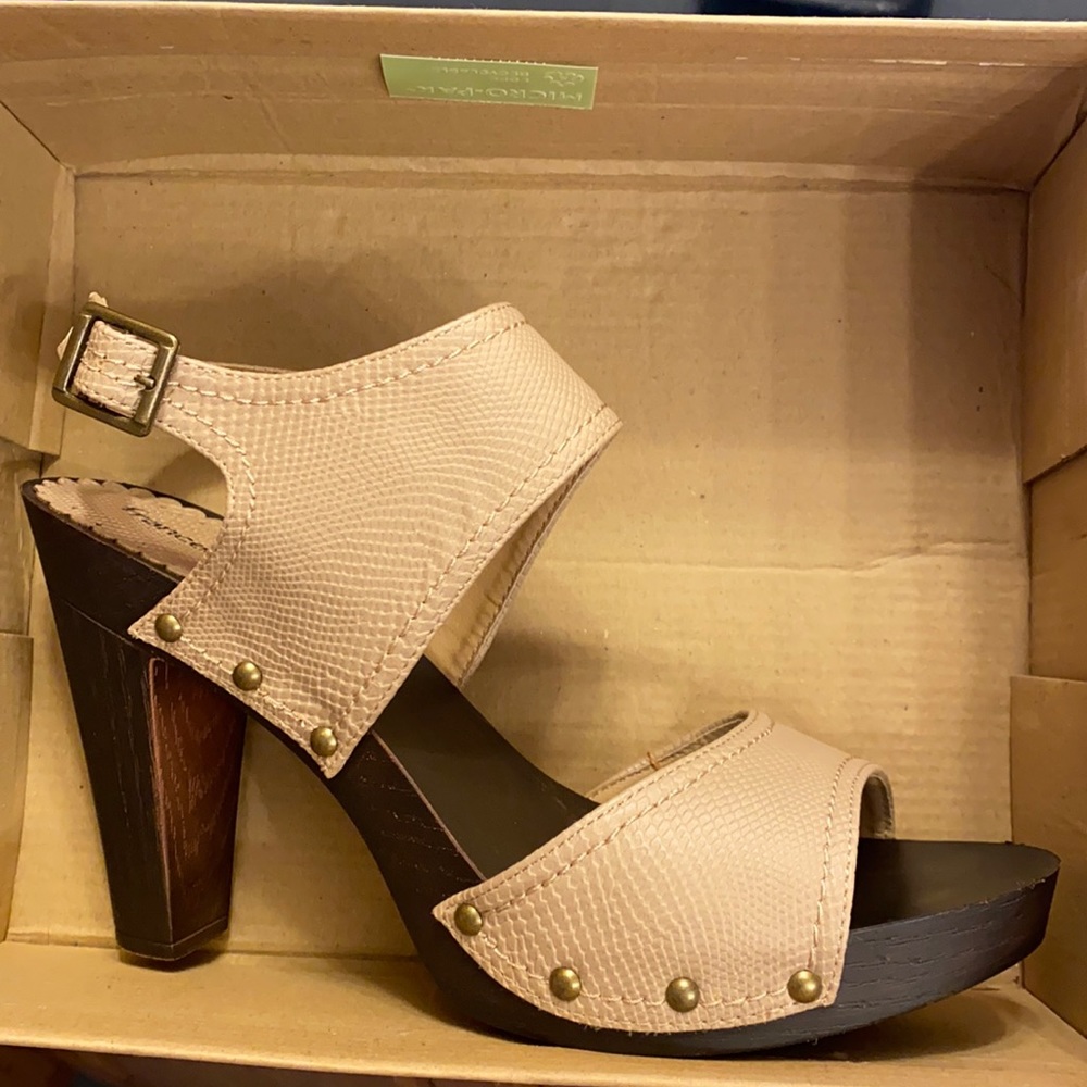Francesca's Collections Tan and Brown Heeled Sandals